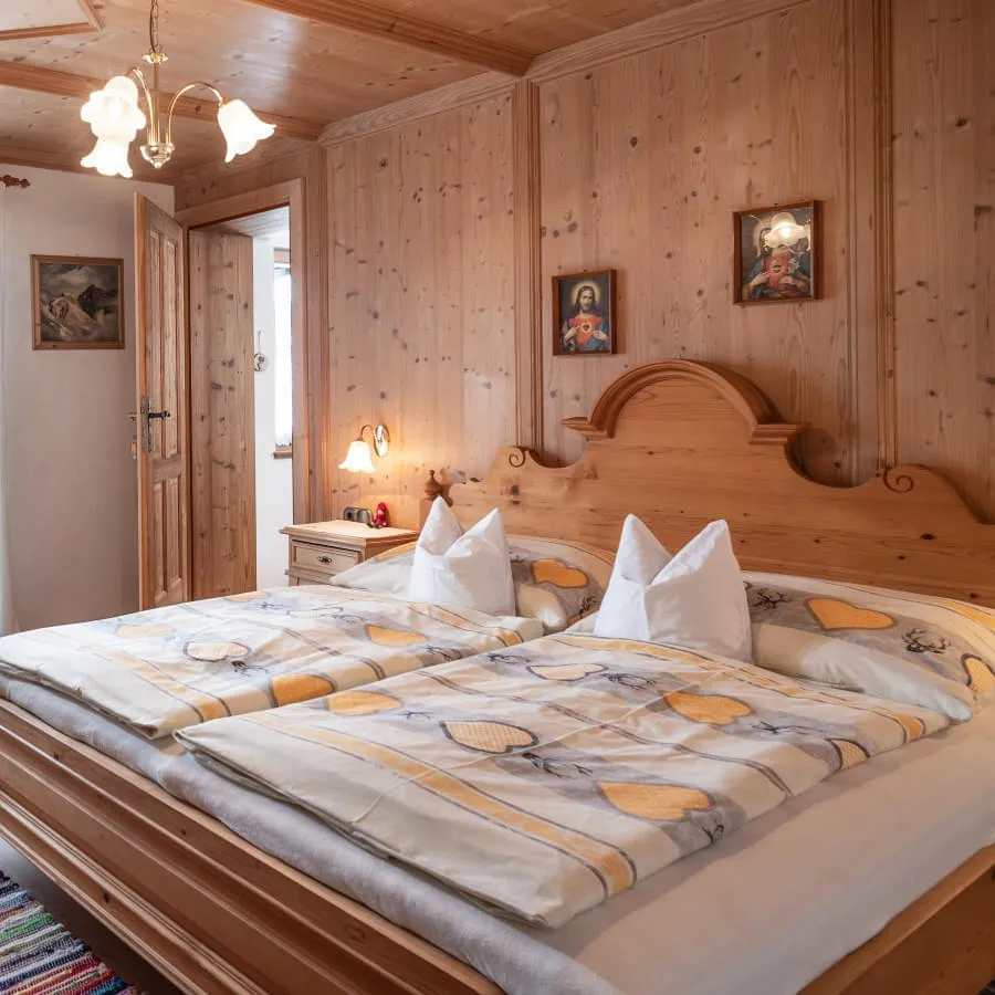 Gaestehaus_Stoeckl_Aschauerweg_56_Going_12_2019_Ferienwohnung_Astberg_Schlafzimmer